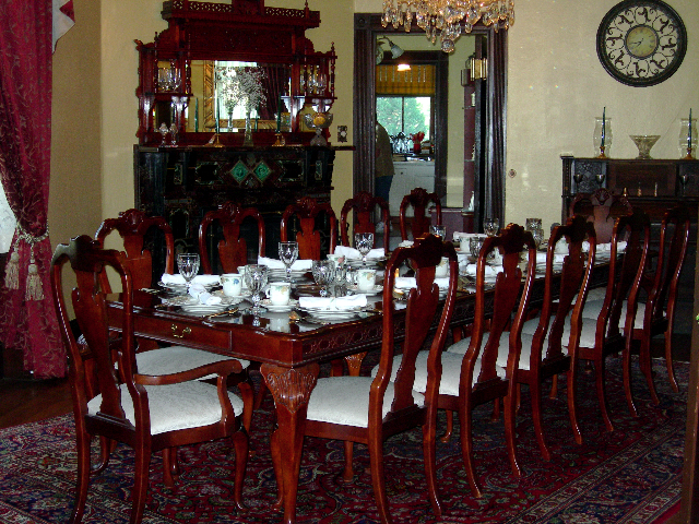 Formal dinning room